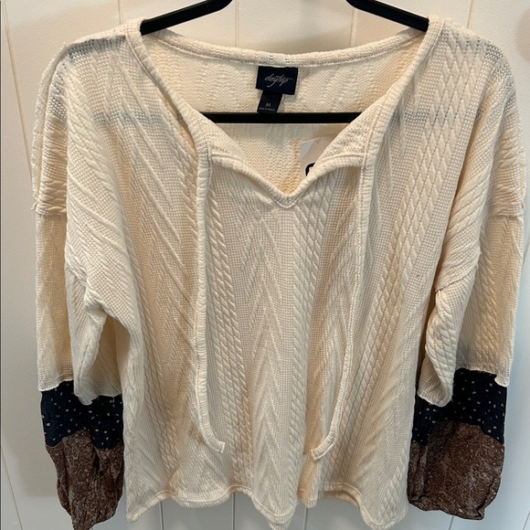 Daytrip Tops - Buckle daytrip top